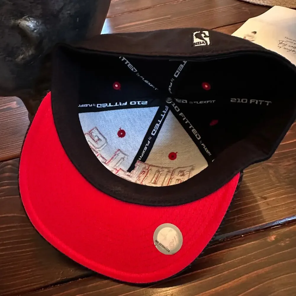 Adidas Chicago Bulls NBA Fitted Hat 210 Flexfit 7 1/4 7 5/8 Plaid Brim Black Red